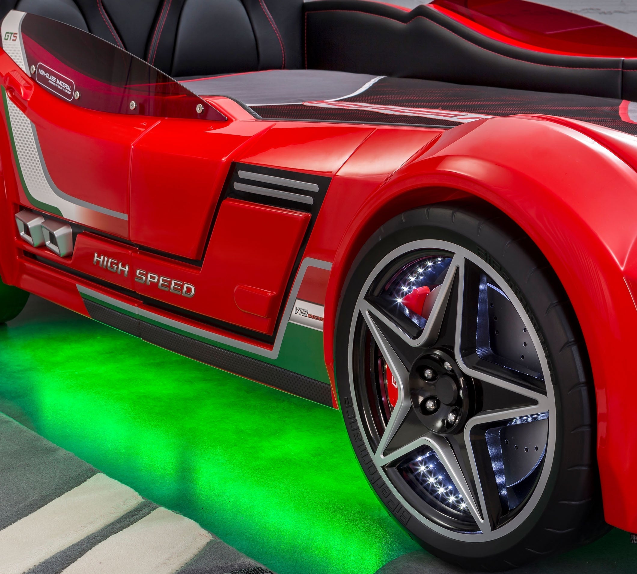 Letto a forma di Auto Sportiva Materasso omaggio con luci a led ed effetti sonori