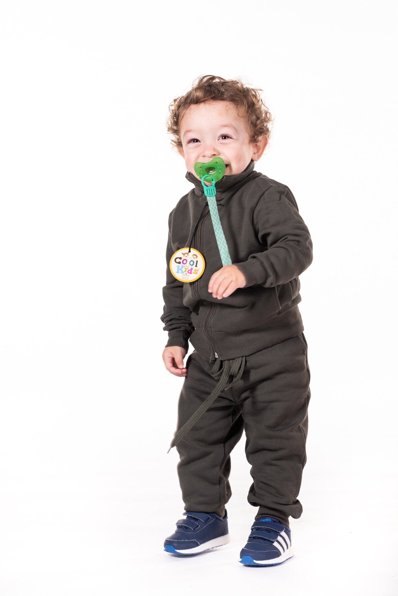 2019TUTVMIL06 Tuta completa in cotone garzato 320 grammi "Cool kids" 
made in italy ottima qualità da 2 a 10 anni.