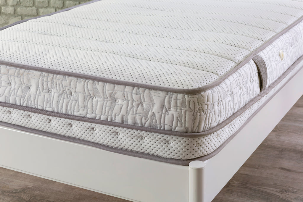 Letto a forma di Auto Sportiva Materasso omaggio con luci a led ed effetti sonori