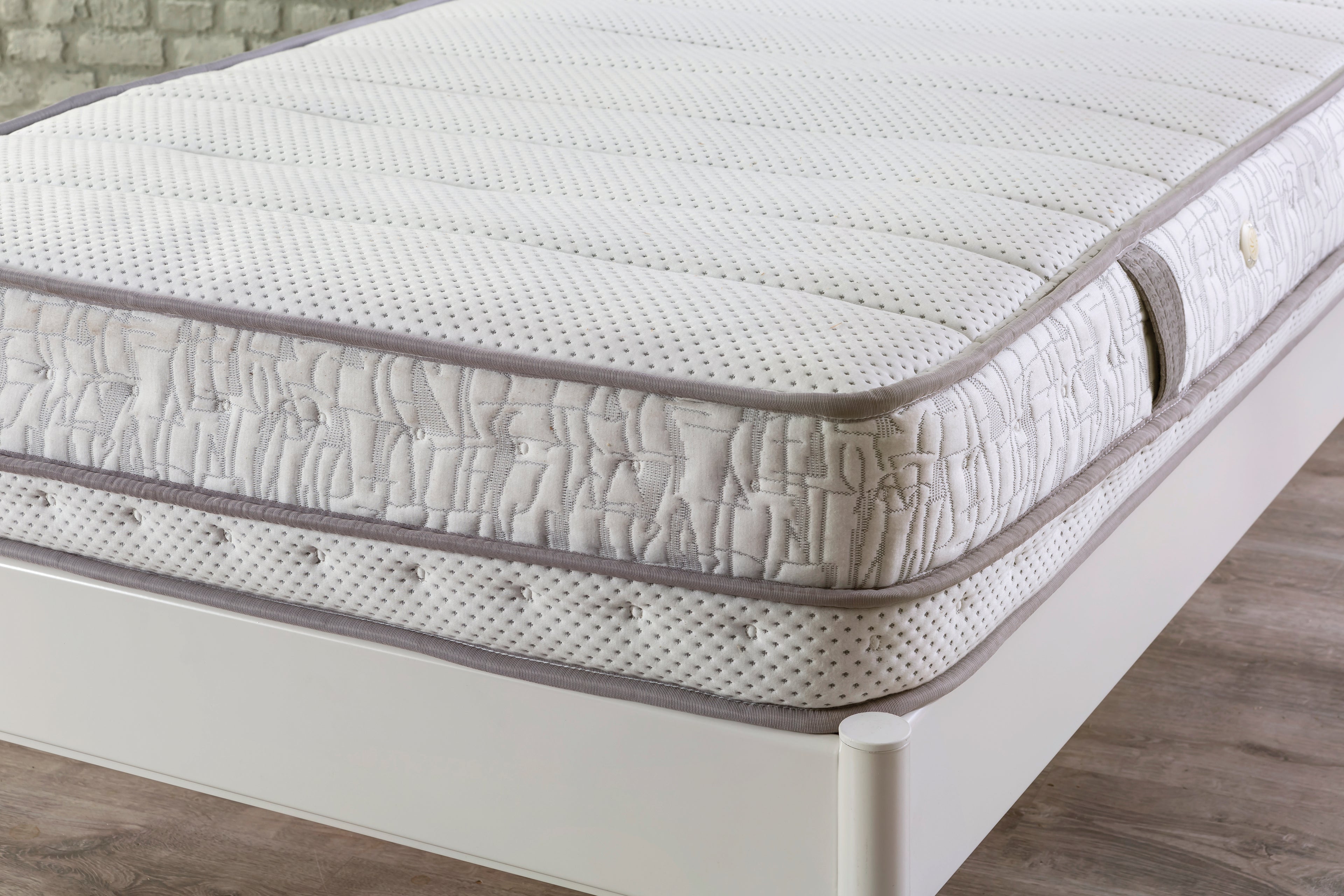 Letto a forma di Auto Sportiva Materasso omaggio con luci a led ed effetti sonori