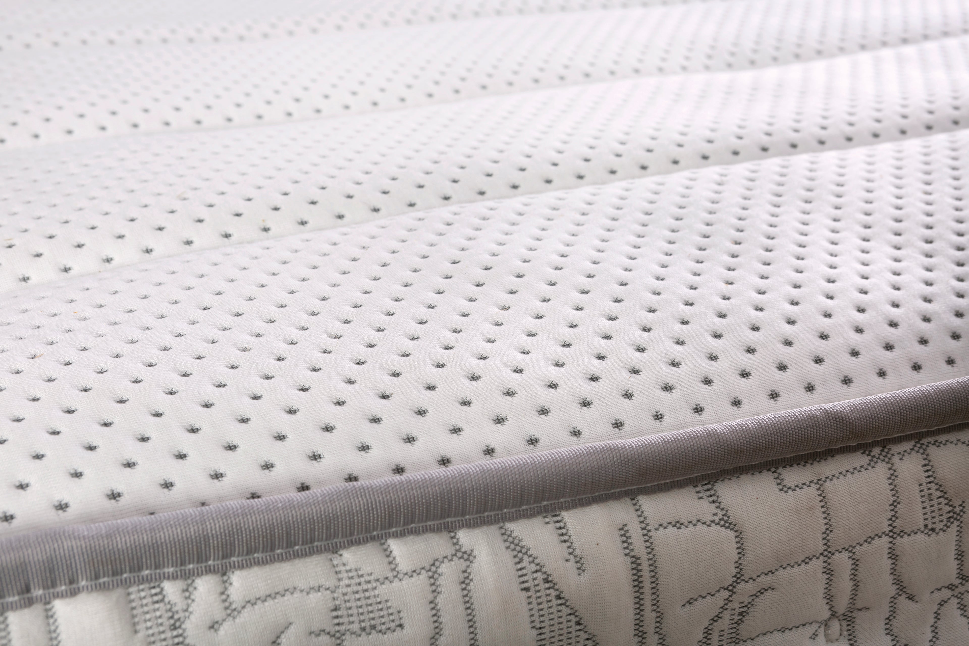 Letto a forma di Auto Sportiva Materasso omaggio con luci a led ed effetti sonori