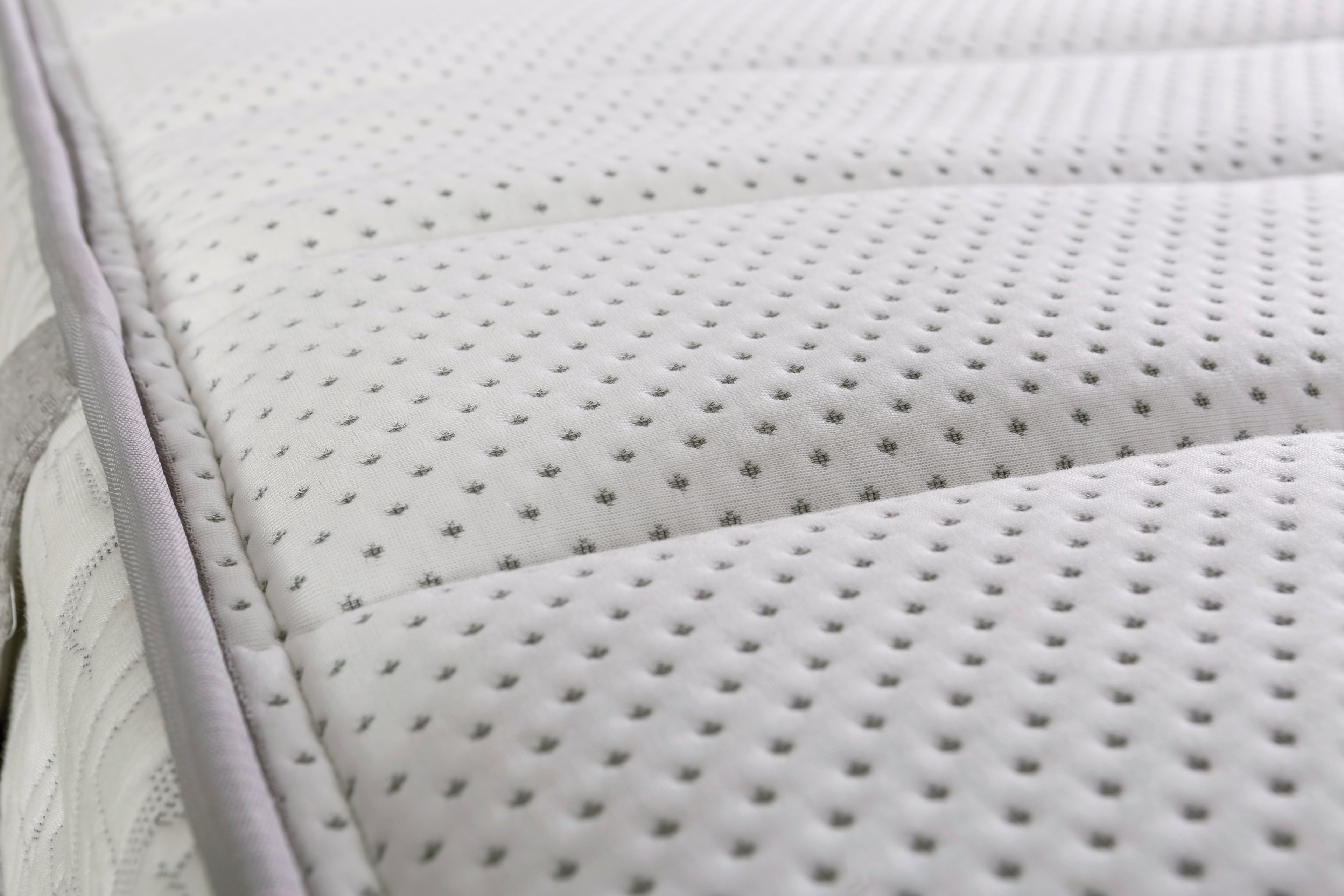 Letto a forma di Auto Sportiva Materasso omaggio con luci a led ed effetti sonori