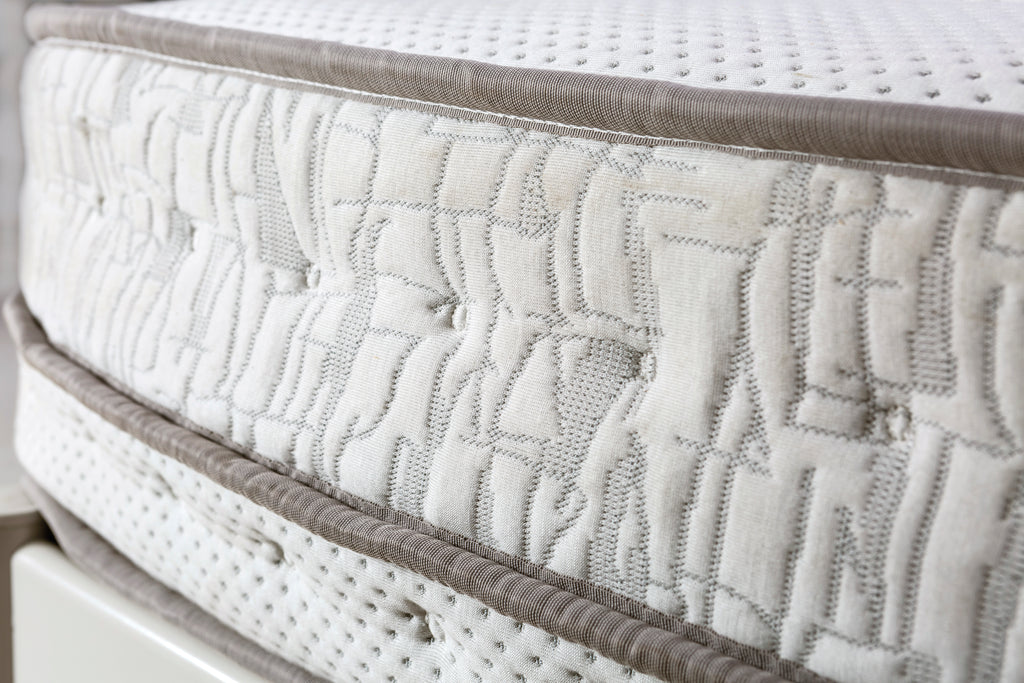 Letto a forma di Auto Sportiva Materasso omaggio con luci a led ed effetti sonori