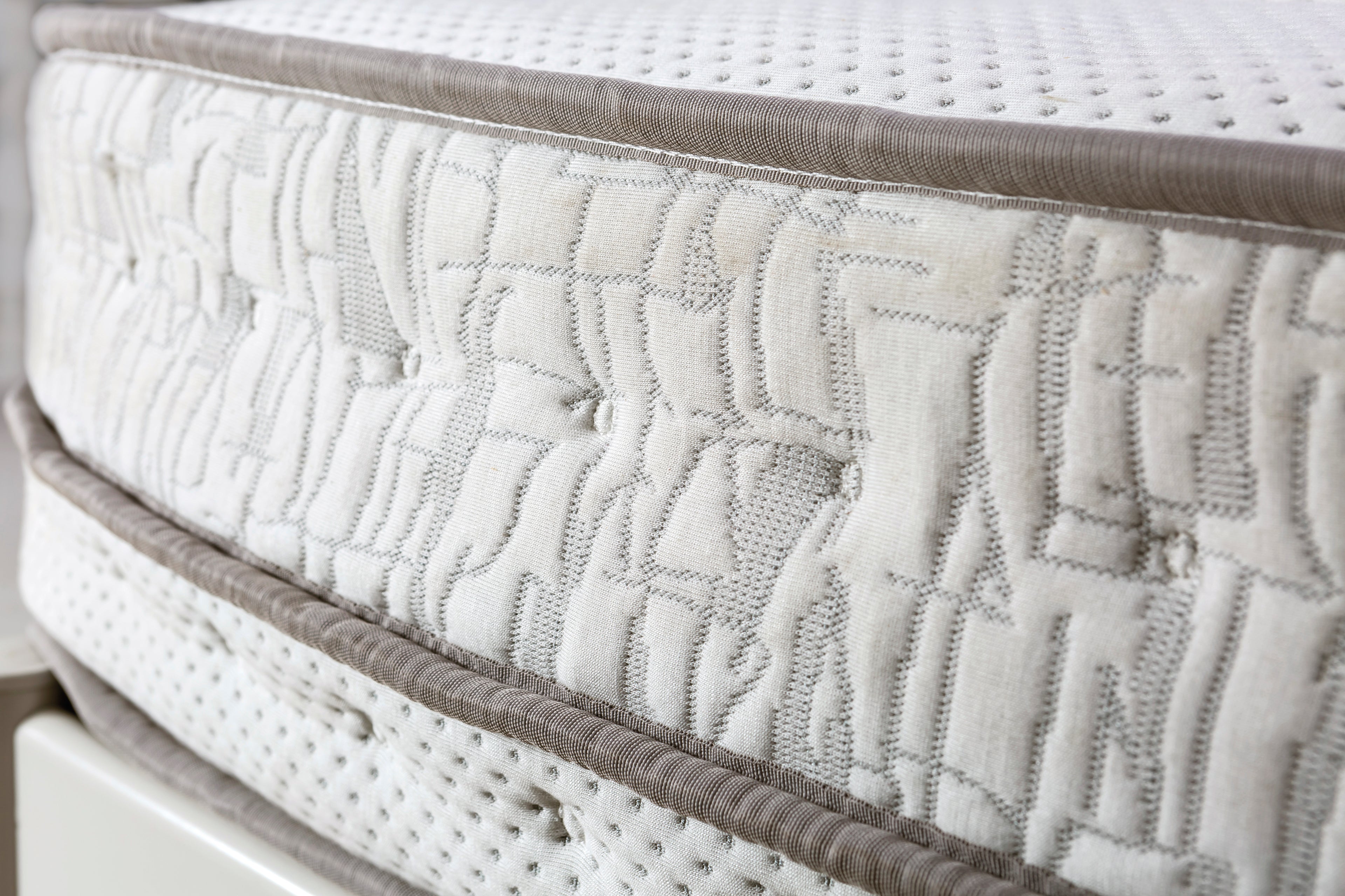 Letto a forma di Auto Sportiva Materasso omaggio con luci a led ed effetti sonori