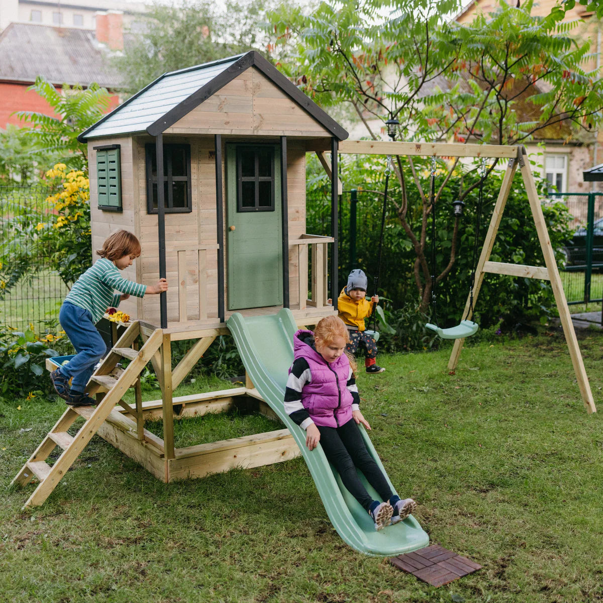 Casetta in Legno M60 Adventure Cottage con Piattaforma, Scivolo e Altalena Doppia
