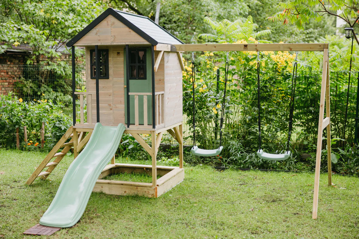 Casetta in Legno M60 Adventure Cottage con Piattaforma, Scivolo e Altalena Doppia