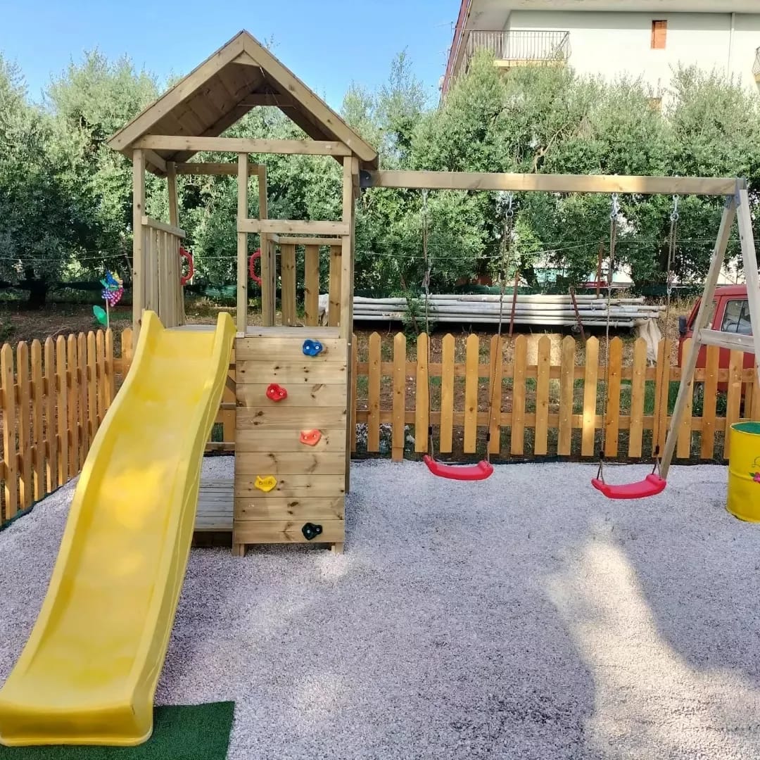 Torre da Gioco in Legno J9 con Altalena Doppia, Scivolo 220cm, Sabbiera e Tavolo Picnic - Piattaforma 120cm