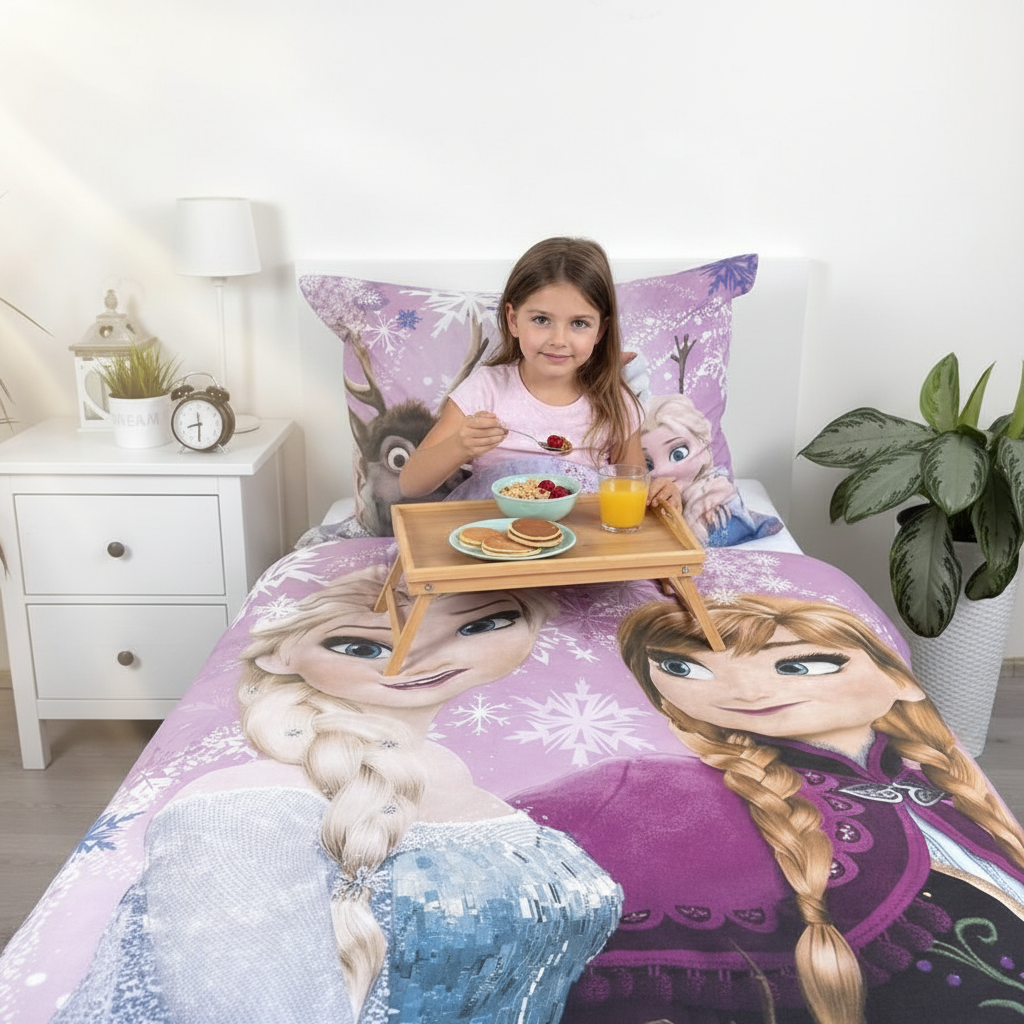 Bambina fa colazione a letto Frozen