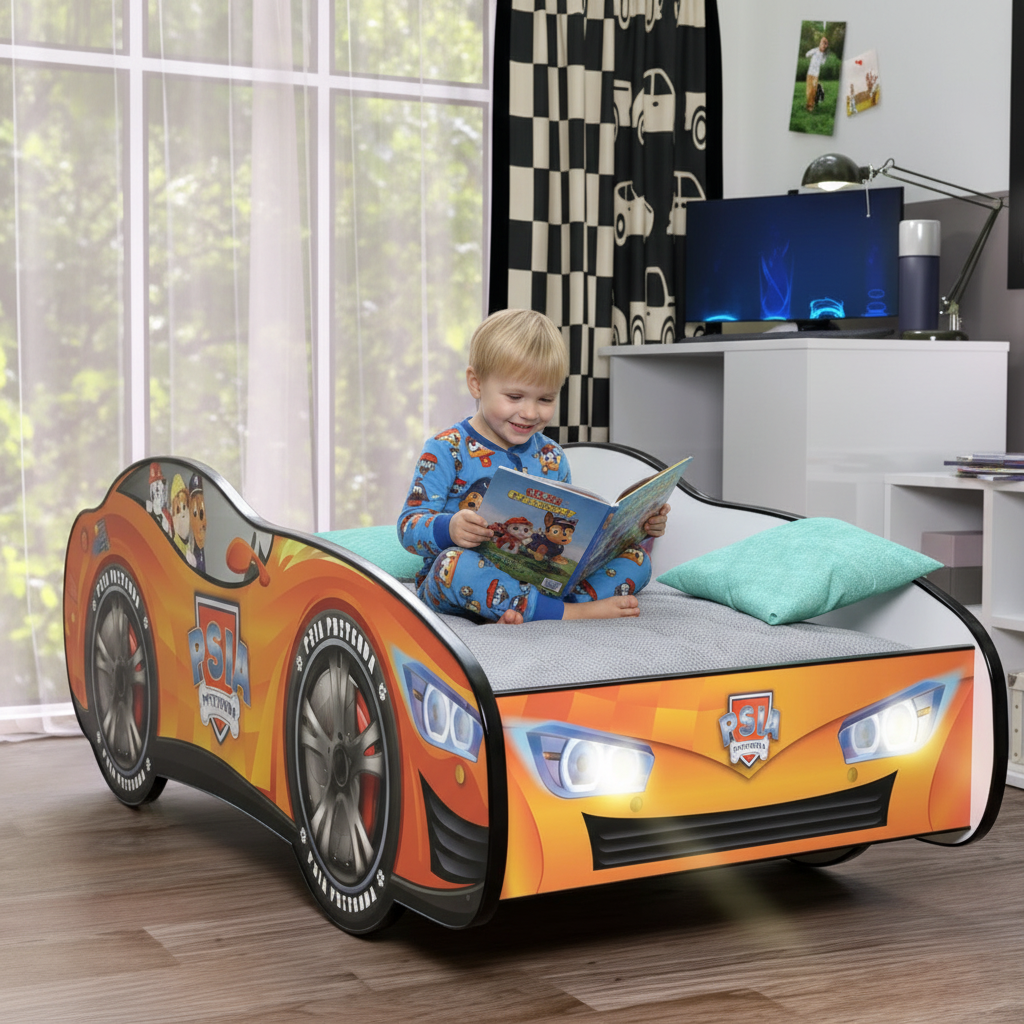 Bambino legge libro Paw Patrol