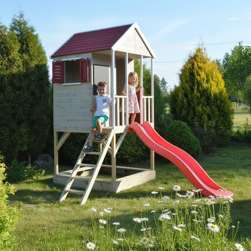 Bambini che salgono sulla casetta in legno rialzata con scaletta