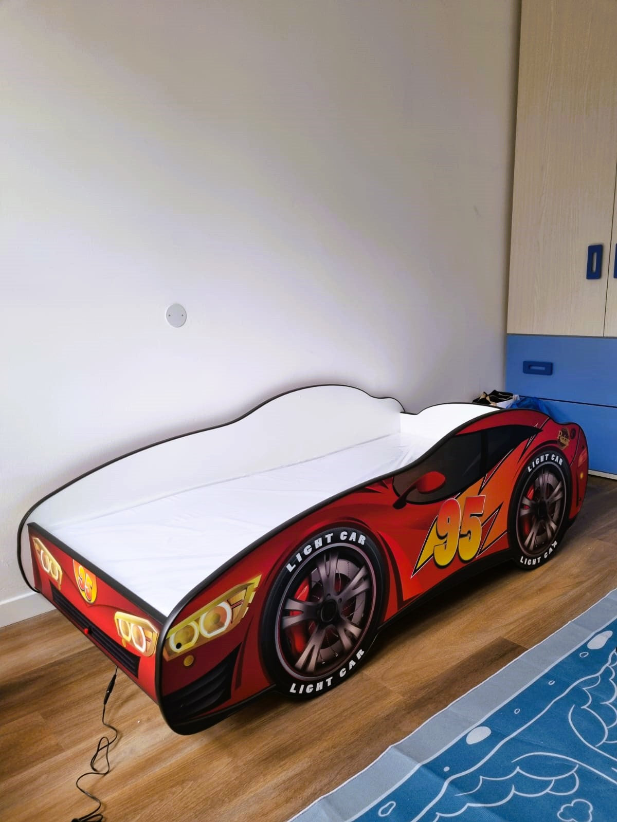 TPC95LED Letto 160x80 a forma di macchina car95 con doghe in legno e materassino incluso con luci led e interruttore per  illuminazione notturna