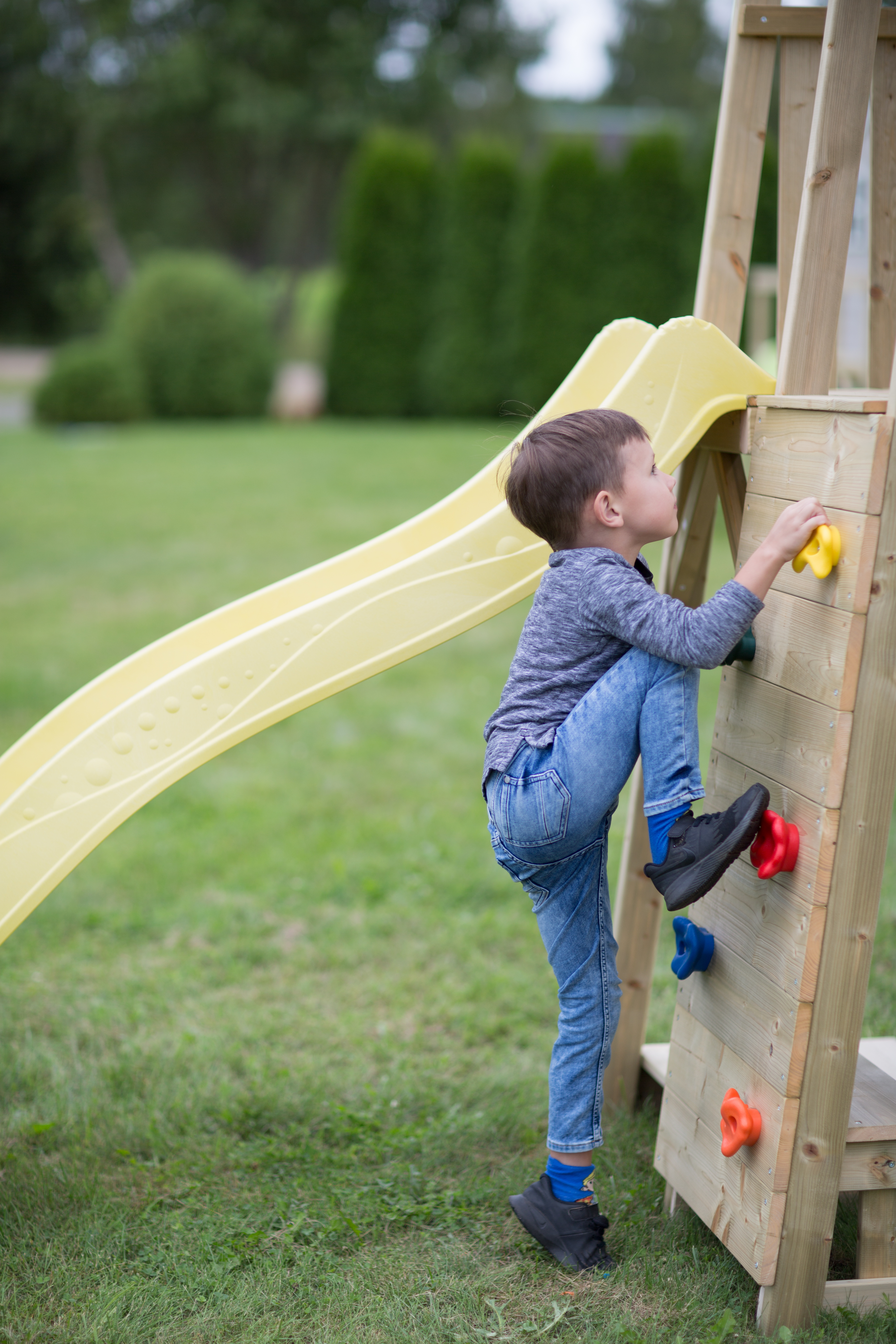 Casetta in legno con Torre da gioco con scivolo rosso bambini per